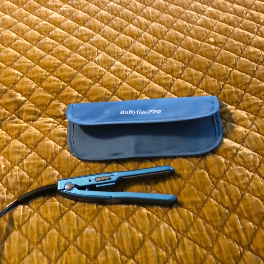 Mini Nano Titanium Babybliss PRO Flatiron with travel pouch